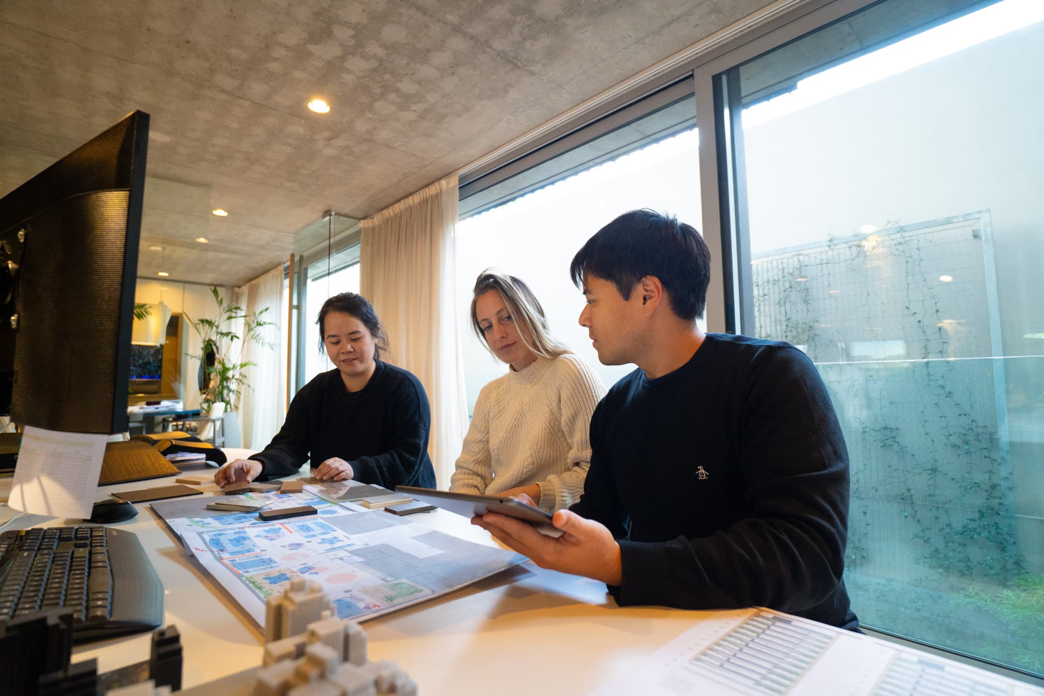 Un equipo que logra un diseño contemporaneo en cada desarrollo incorporando, además, el interiorismo de espacios comunes y showrooms. 
